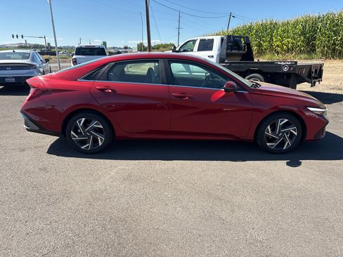 Used 2024 Hyundai Elantra Limited FWD image 24