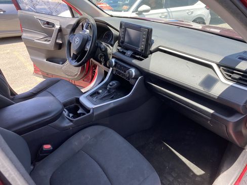Used 2021 Toyota RAV4 LE w/ Carpet Mat Package (TMS) FWD image 22