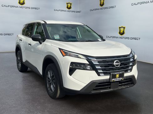 Used 2024 Nissan Rogue S image 7