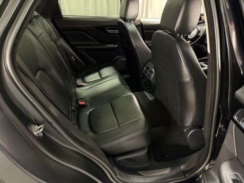 Used 2019 Jaguar F-PACE Premium image 8