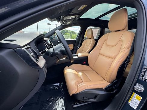 Used 2022 Volvo XC60 B5 Inscription w/ Climate Package image 18