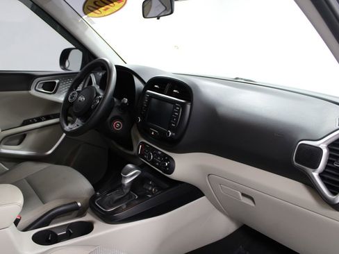 Used 2020 Kia Soul LX image 25