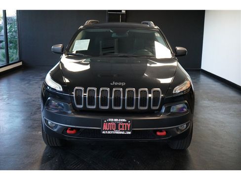Used 2015 Jeep Cherokee Trailhawk AWD/4WD image 2