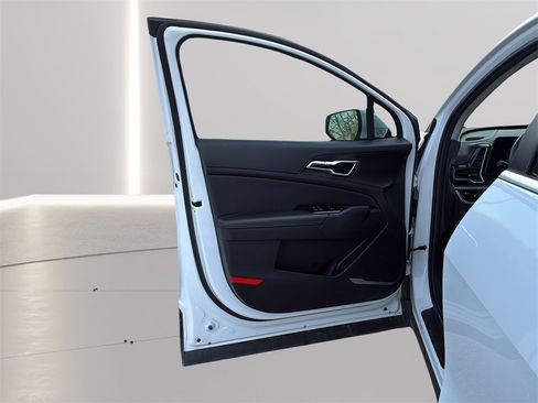 Used 2023 Kia Sportage EX image 11