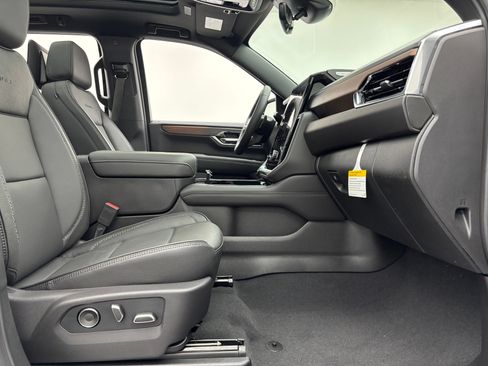 New 2026 GMC Yukon Denali w/ Denali Reserve Package AWD/4WD image 39