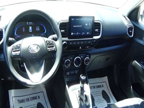 Used 2025 Hyundai Venue SEL FWD image 12