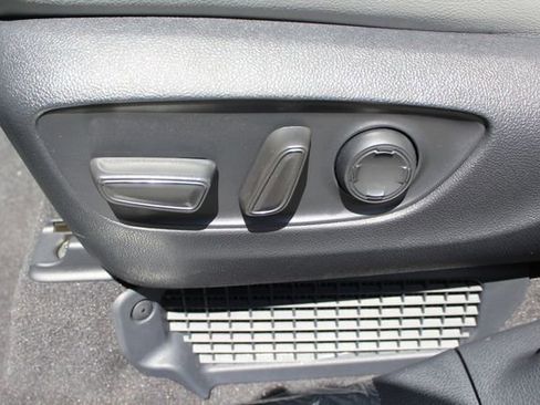Certified 2026 Toyota Sienna XLE FWD image 32