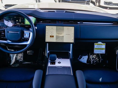 New 2026 Land Rover Range Rover Long Wheelbase SE image 12