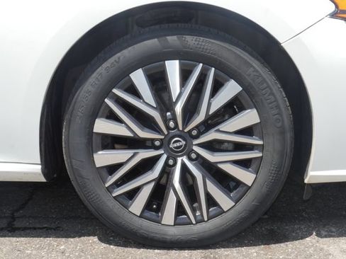 Used 2024 Nissan Altima 2.5 SV FWD image 10