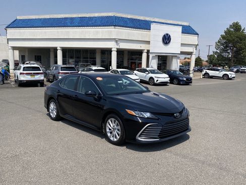 Used 2023 Toyota Camry LE FWD image 4