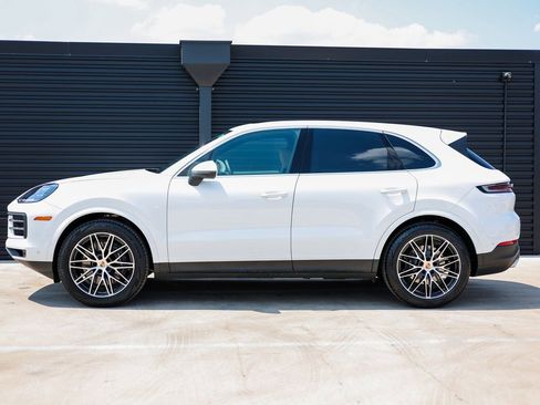 Certified 2026 Porsche Cayenne AWD/4WD image 2