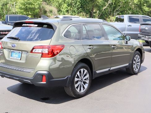 Used 2018 Subaru Outback 2.5i Touring AWD/4WD image 9