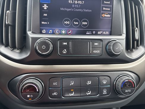 Used 2022 Chevrolet Colorado Z71 AWD/4WD image 18