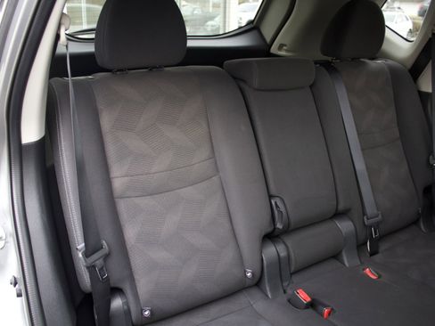 Used 2016 Nissan Rogue SV image 32