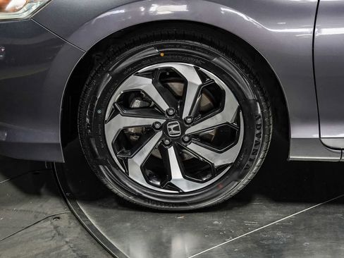 Used 2017 Honda Accord EX image 9