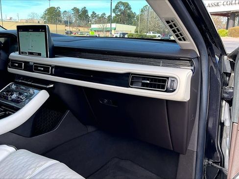 Used 2022 Lincoln Aviator Black Label w/ Dynamic Handling Package image 19