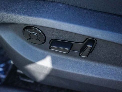 New 2026 Volkswagen Tiguan SE R-Line image 32