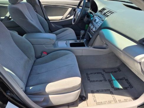 Used 2011 Toyota Camry LE FWD image 22