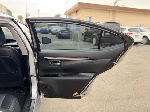 Used 2016 Lexus ES 350 w/ Navigation System Package image 31