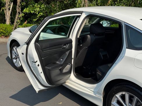 Used 2021 Honda Accord LX image 12