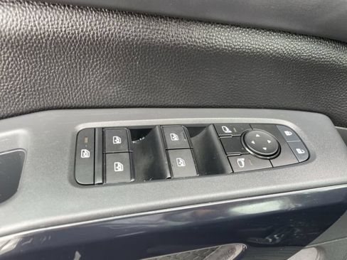 Used 2025 Nissan Pathfinder SV AWD/4WD image 29