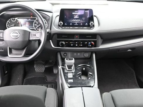 Used 2025 Nissan Rogue S image 17