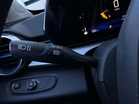 Used 2025 Chevrolet Trax LT image 34