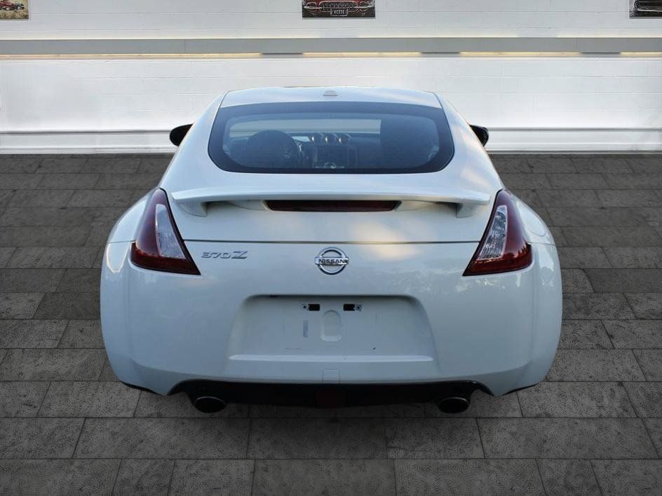 Used 2018 Nissan 370Z Coupe RWD image 7