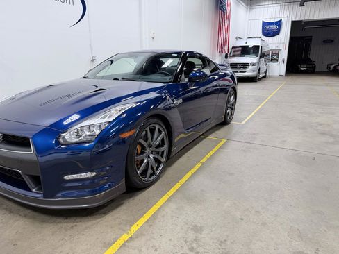 Used 2014 Nissan GT-R Premium AWD/4WD image 19