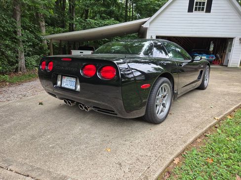Used 2004 Chevrolet Corvette Z06 w/ Memory Package RWD image 5