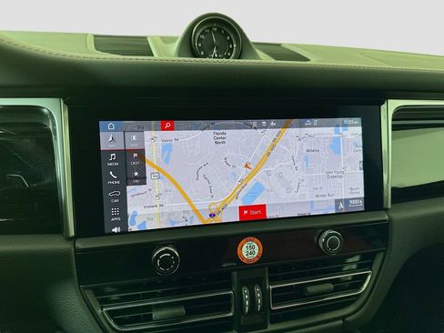 Used 2025 Porsche Macan image 16