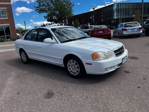 Used 2004 Kia Optima FWD image 2