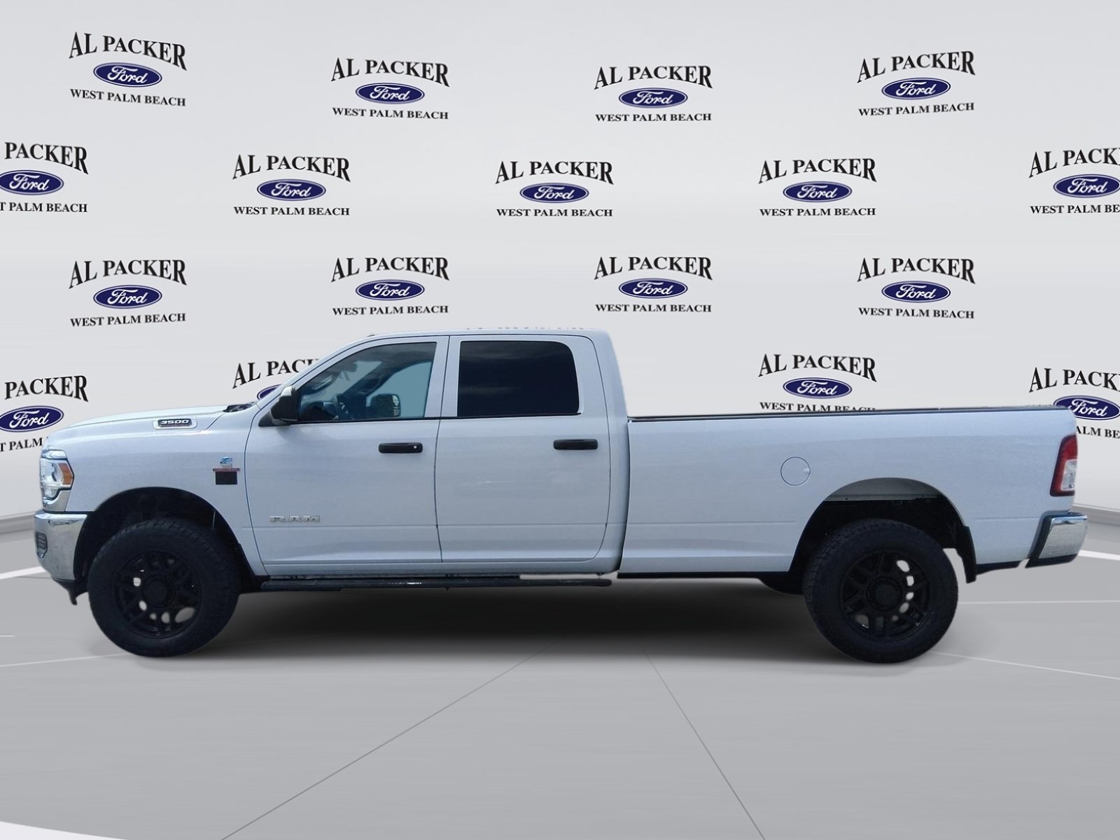Used 2022 RAM 3500 Tradesman w/ Chrome Appearance Group AWD/4WD image 2