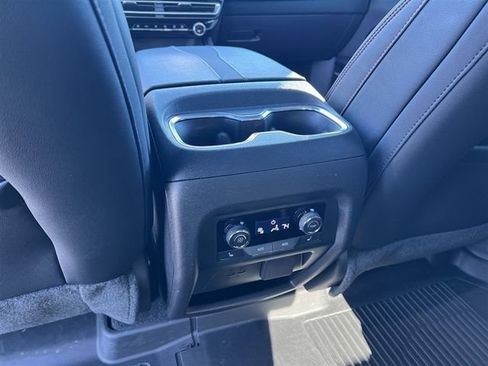 Used 2024 Chevrolet Traverse RS w/ LPO, Floor Liner Package AWD/4WD image 31