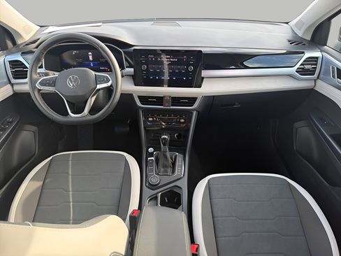 Used 2025 Volkswagen Taos SE image 10