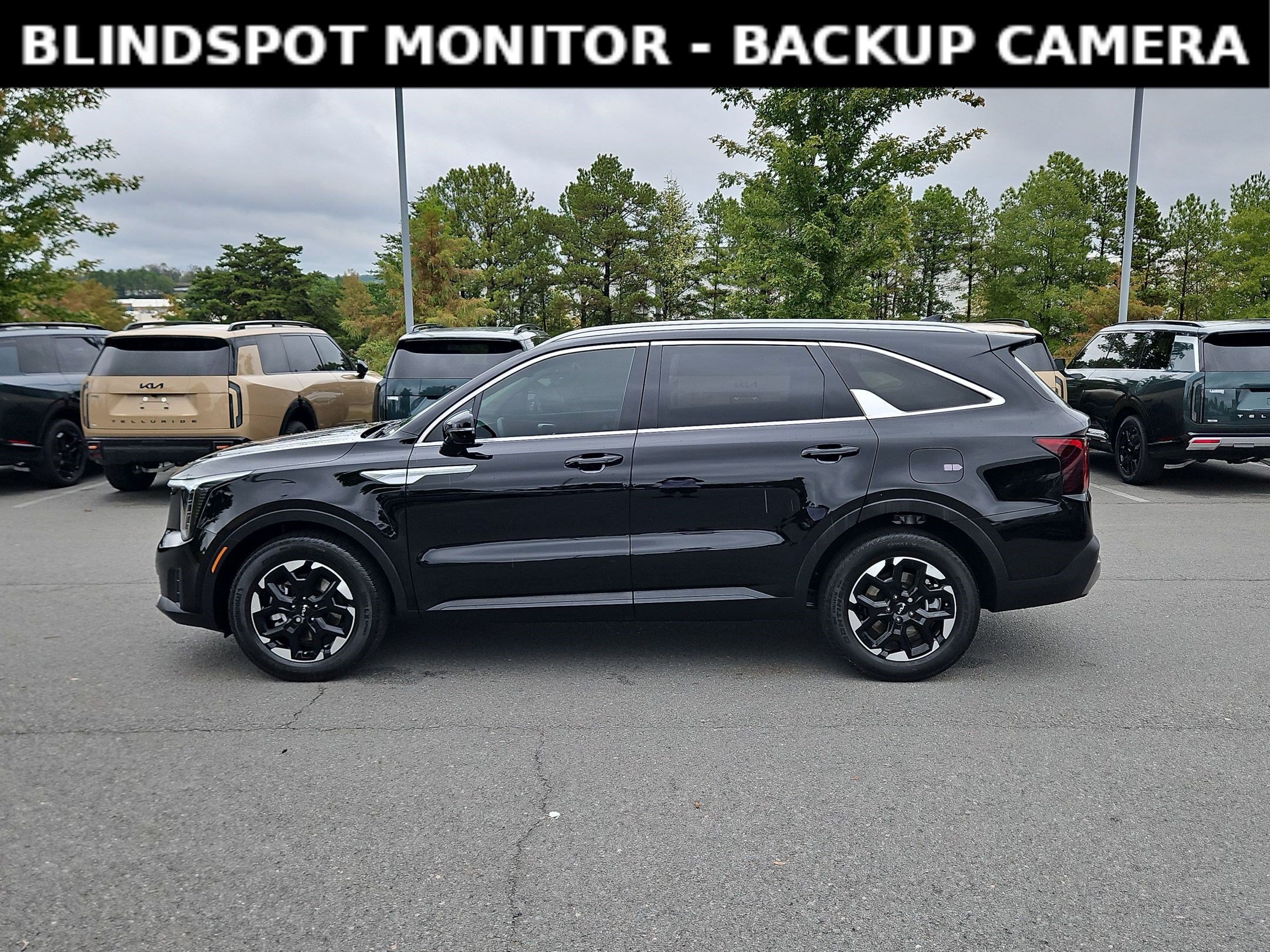 Used 2025 Kia Sorento S w/ Panoramic Sunroof Package FWD image 4