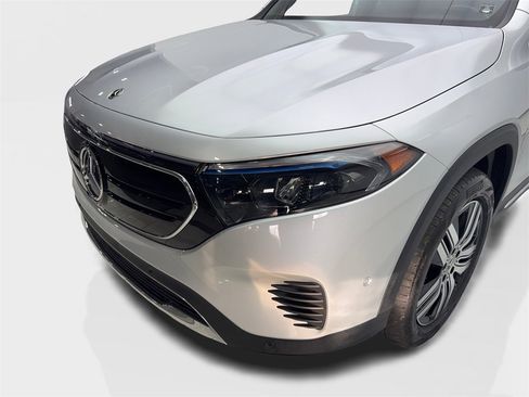 Used 2023 Mercedes-Benz EQB 300 4MATIC w/ Pinnacle Package image 16