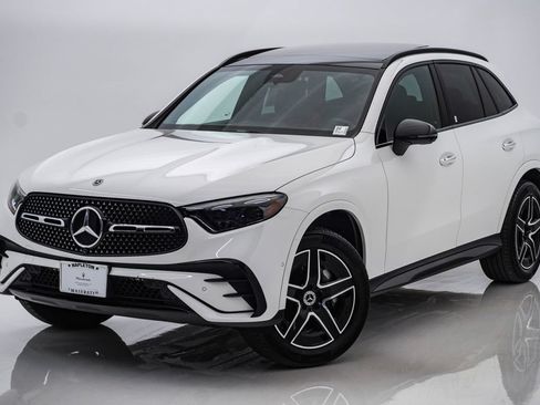 Used 2024 Mercedes-Benz GLC 300 4MATIC image 3
