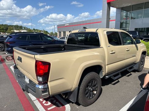 Used 2020 Toyota Tacoma SR5 RWD image 3