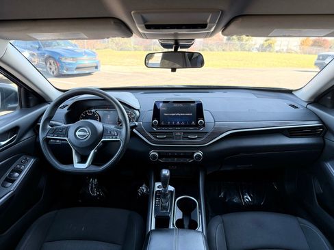 Used 2024 Nissan Altima 2.5 SV FWD image 21