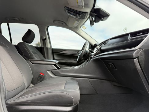 Used 2023 Jeep Grand Cherokee Laredo image 18