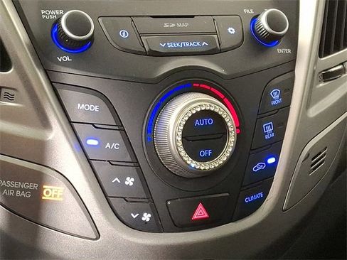 Used 2017 Hyundai Veloster Value Edition image 18