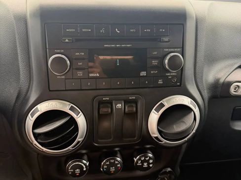 Used 2012 Jeep Wrangler Sahara w/ Connectivity Group AWD/4WD image 13
