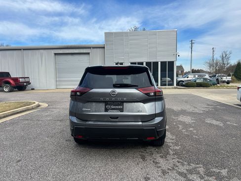Certified 2024 Nissan Rogue SV image 4