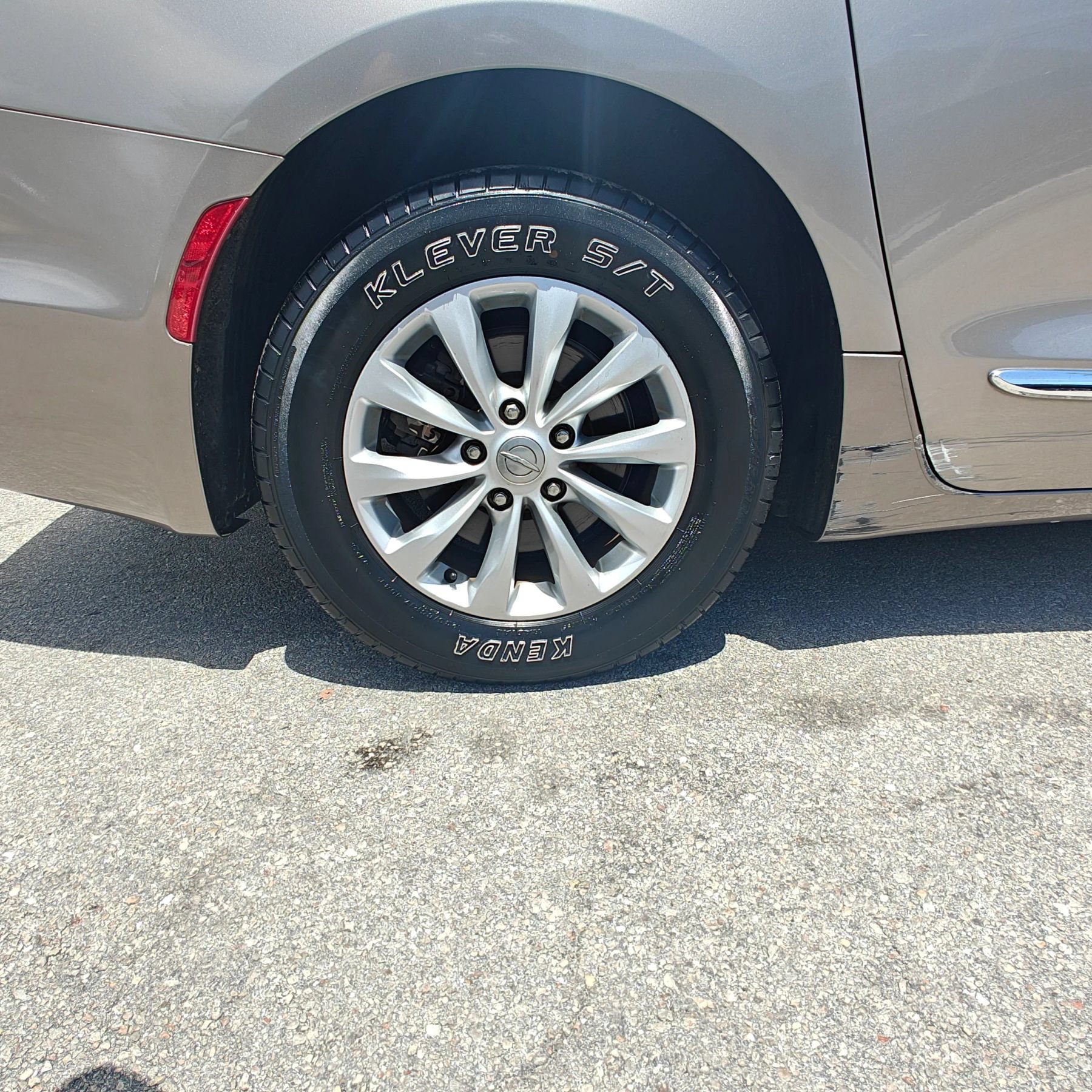 Used 2017 Chrysler Pacifica Touring-L FWD image 22