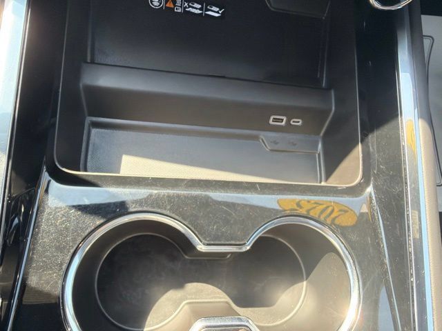 Used 2025 Chevrolet Suburban High Country AWD/4WD image 43