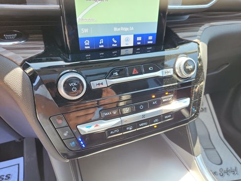 Used 2023 Ford Explorer Limited w/ Limited Technology Package AWD/4WD image 32