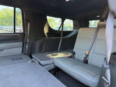 Used 2023 Chevrolet Suburban LT w/ Luxury Package AWD/4WD image 18