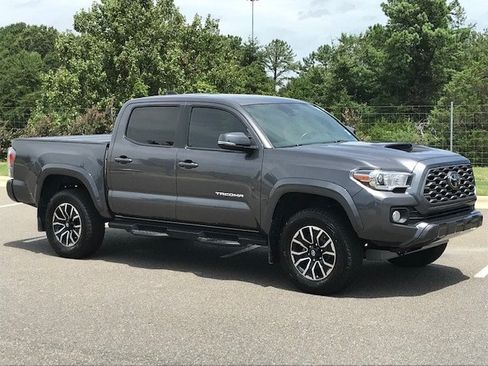 Used 2021 Toyota Tacoma TRD Sport w/ Technology Package RWD image 2