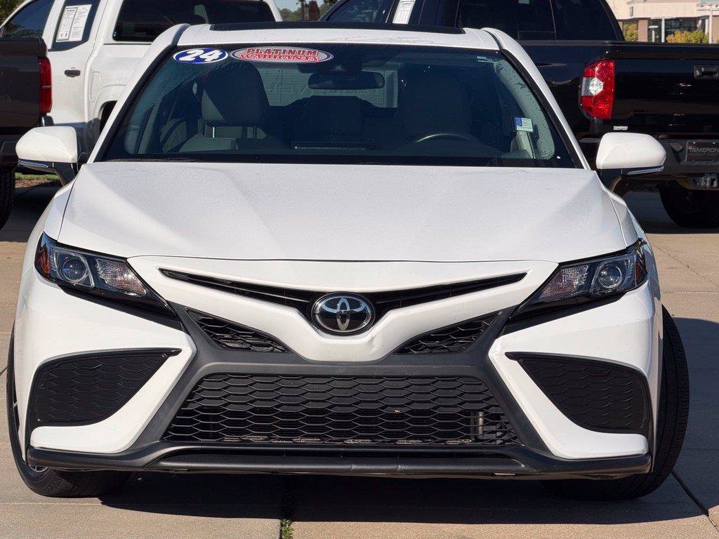 Used 2024 Toyota Camry SE FWD image 2